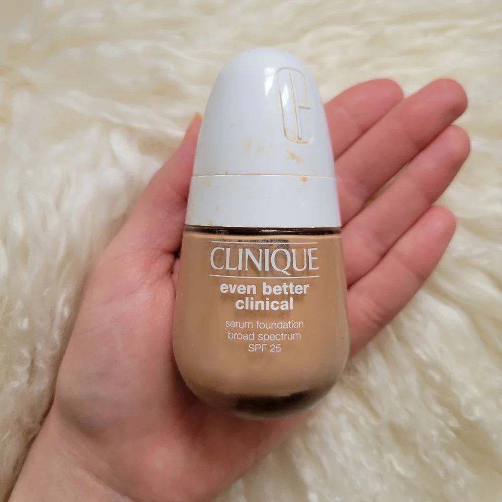 Clinique Even Better Clinical Serum Foundation Broad Spectrum SPF 25 CN 58 Honey